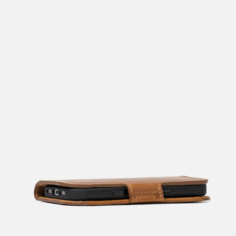 Leather Folio iPhone 17 Series with MagSafe - Classic 5.1-4